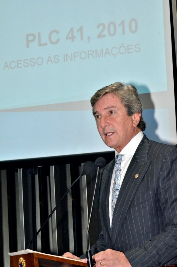 Senador Fernando Collor de Mello (PTB-AL) apresenta substitutivo ao projeto (PLC 41/2010) que regula o acesso a informações sigilosas do Governo